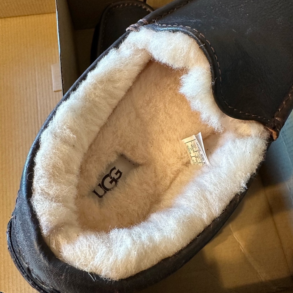 UGG Sheepskin Lined Black Slippers, MEN’S SIZE 10